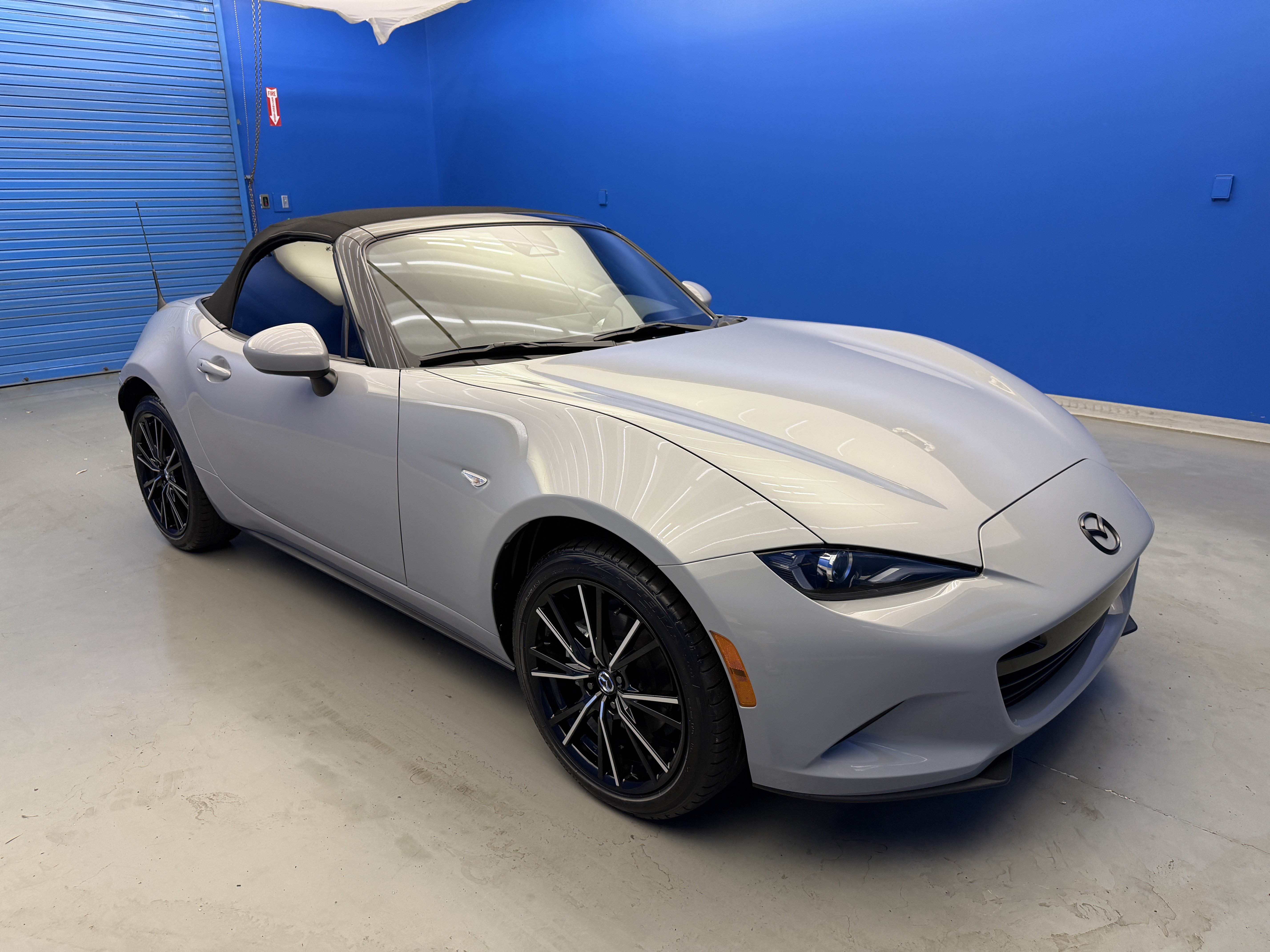 Used 2025 MAZDA MX-5 Miata Grand Touring w/ Weather Package RWD image 2