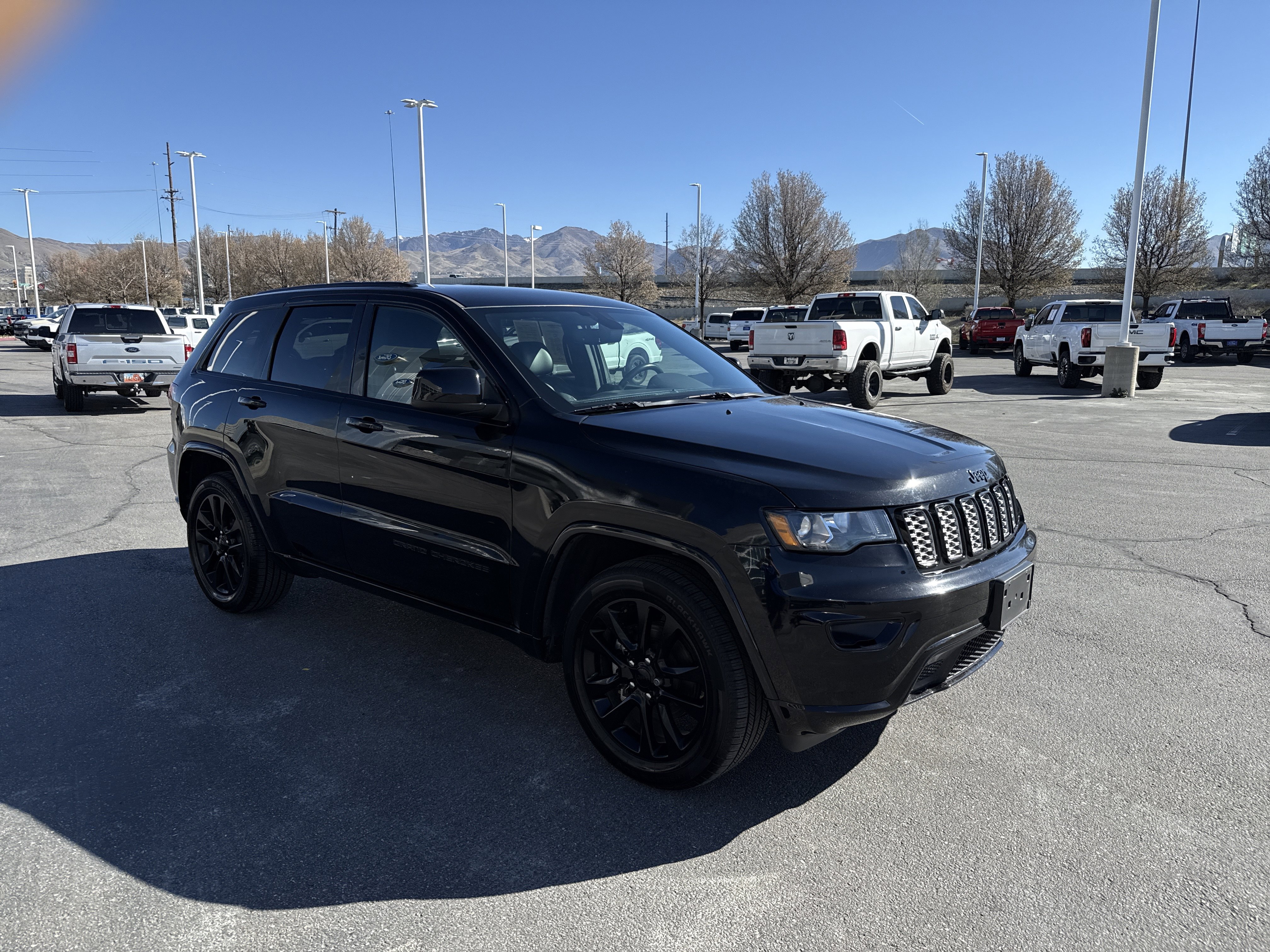 Used 2019 Jeep Grand Cherokee Altitude image 7
