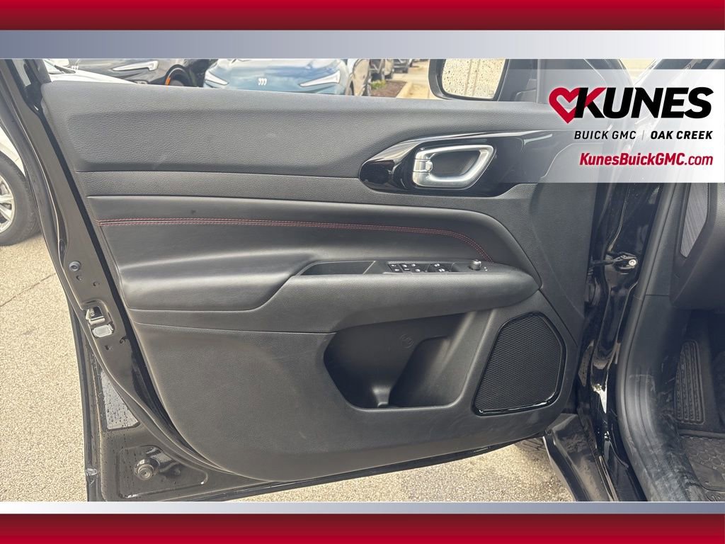 Used 2024 Jeep Compass Trailhawk image 8