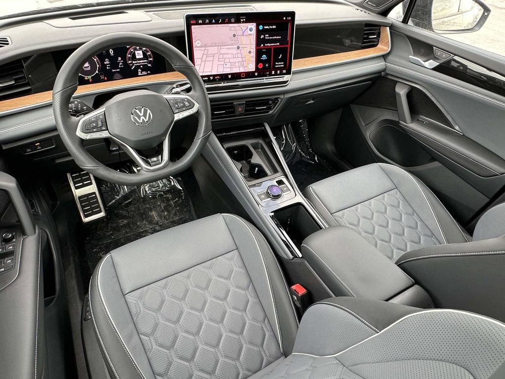 New 2026 Volkswagen Tiguan SEL R-Line AWD/4WD image 10