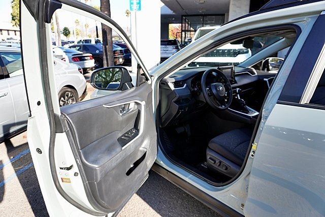 Used 2021 Toyota RAV4 XLE image 35