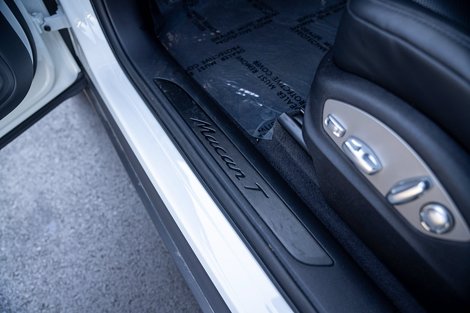 Certified 2026 Porsche Macan Turbo AWD/4WD image 21