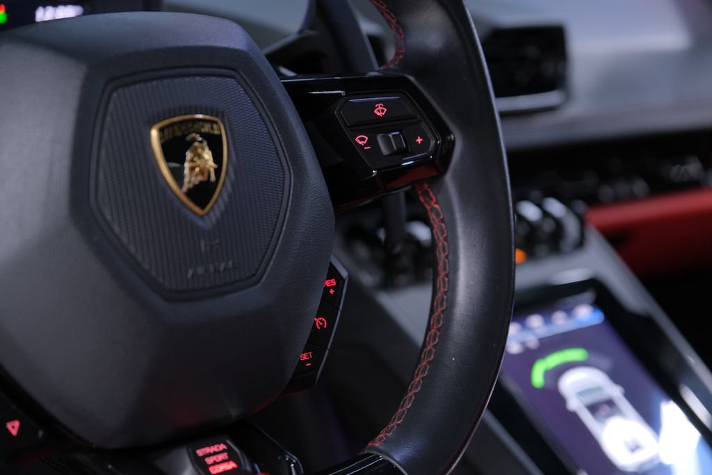 Used 2021 Lamborghini Huracan EVO RWD image 38