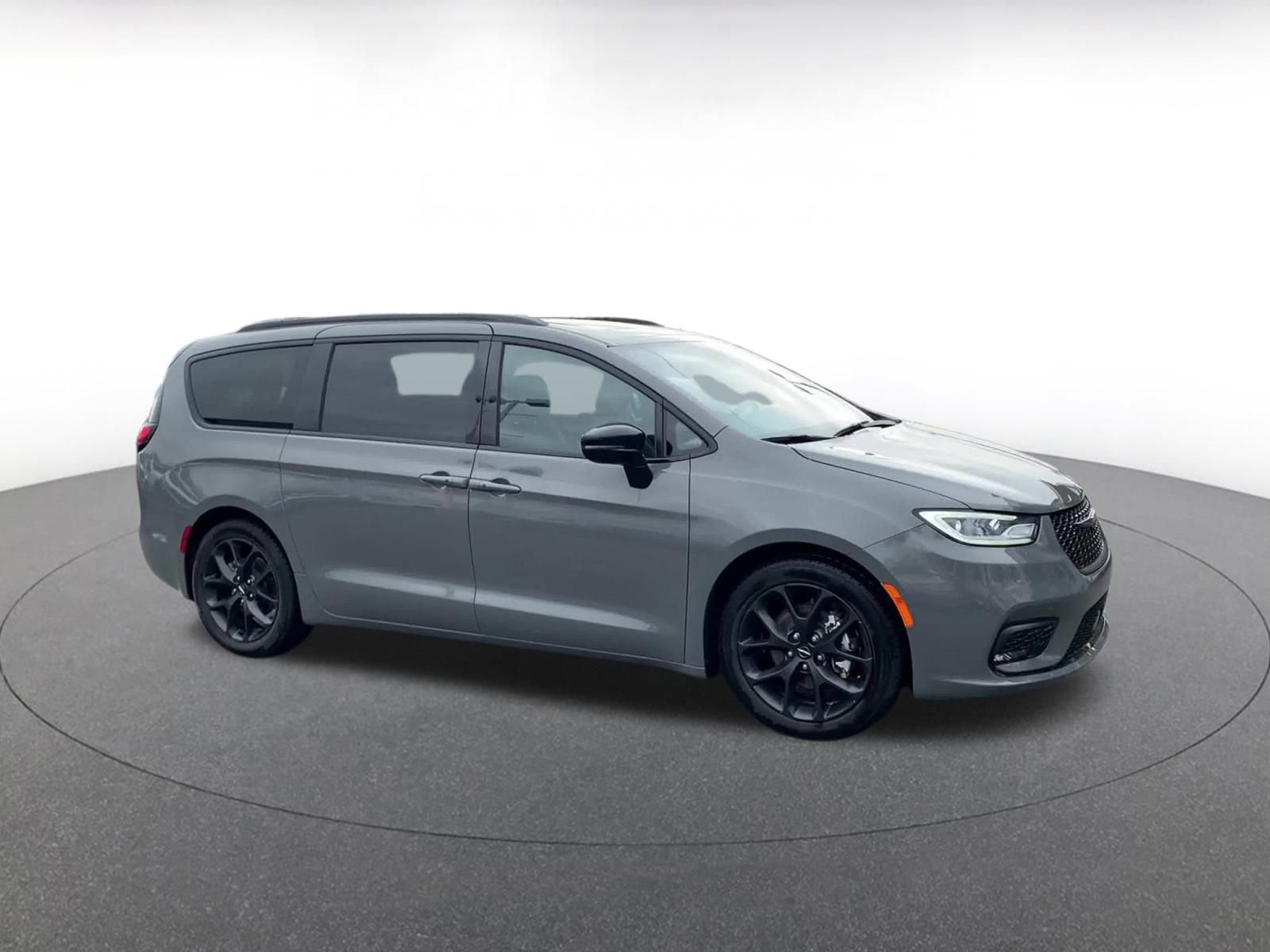 Used 2025 Chrysler Pacifica Limited video 2