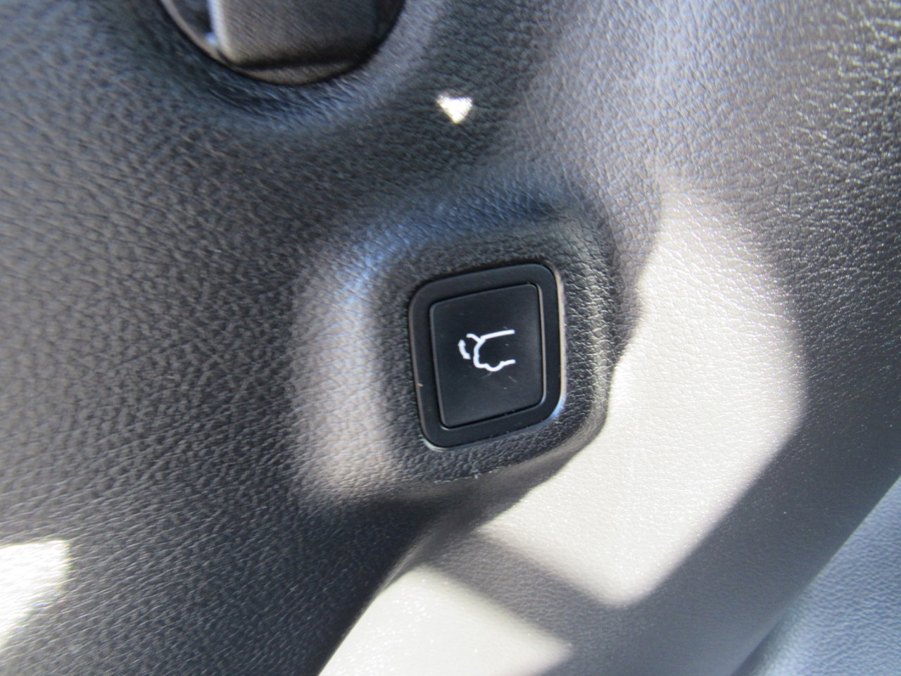 Used 2023 Jeep Compass Latitude w/ Sun and Sound Group image 40