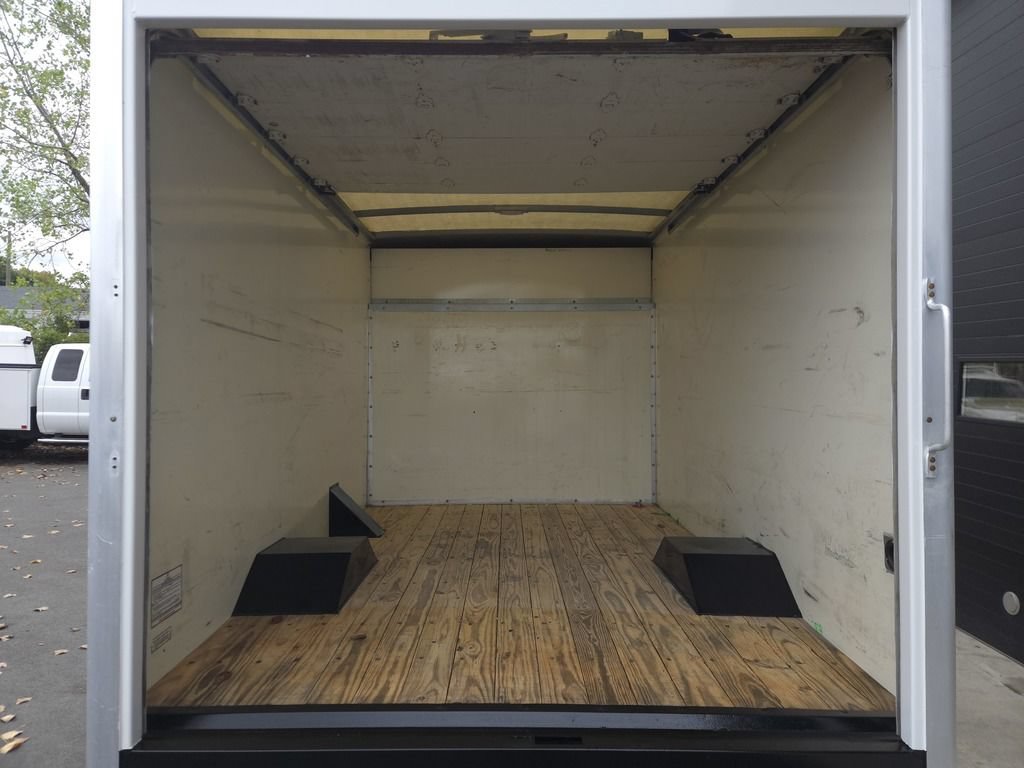 Used 2017 GMC Savana 3500 RWD image 9