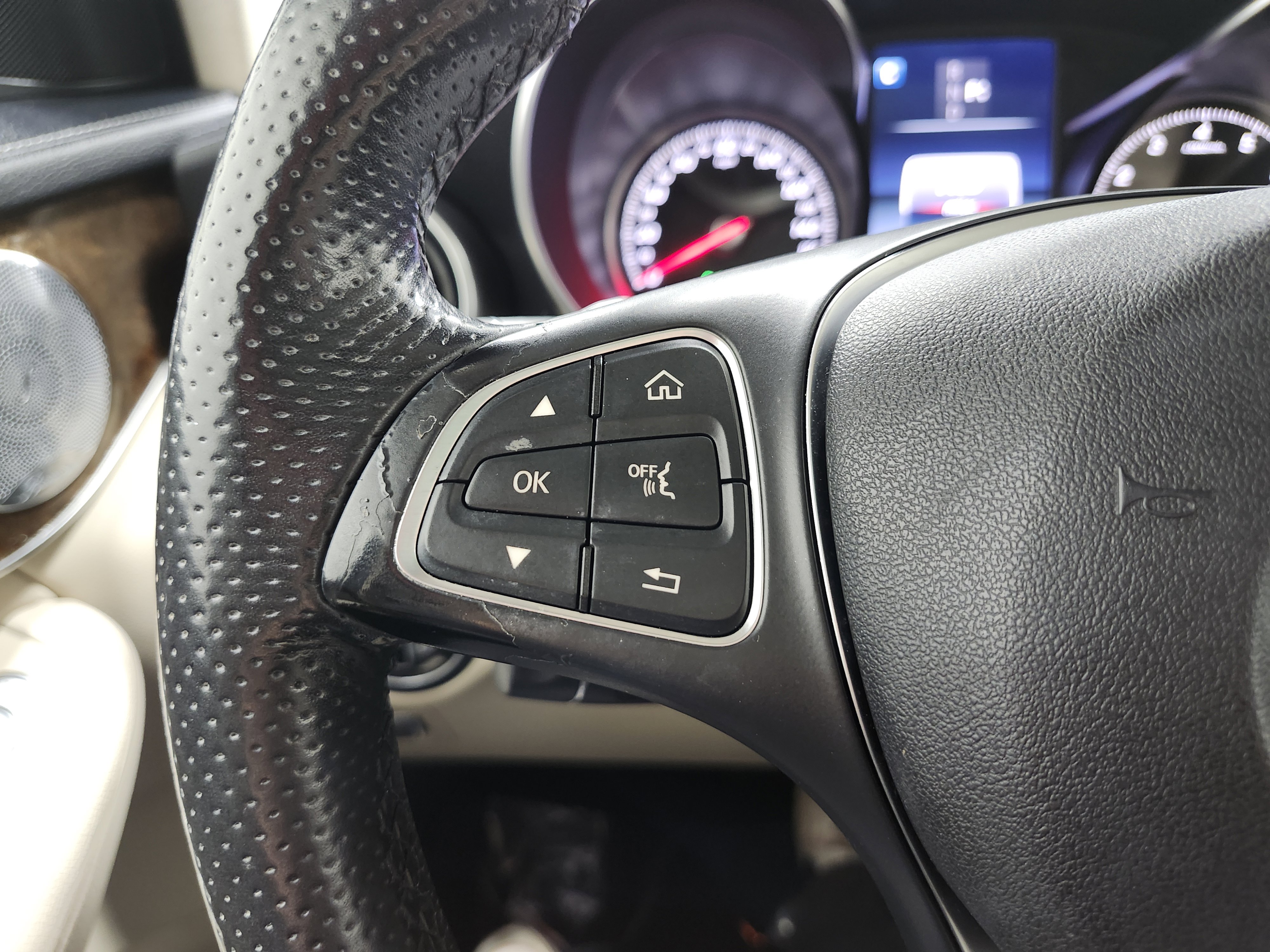 Used 2016 Mercedes-Benz GLC 300 4MATIC image 37