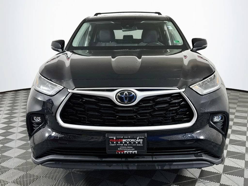 Used 2021 Toyota Highlander LE AWD/4WD image 2