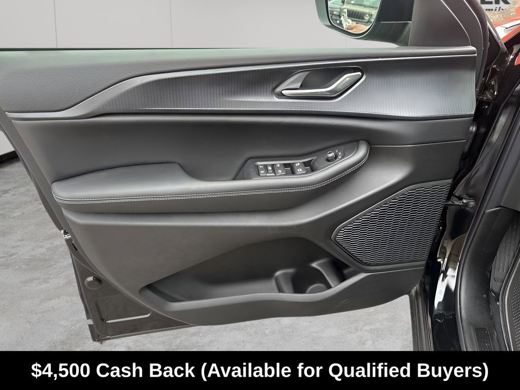 New 2025 Jeep Grand Cherokee L Laredo w/ Luxury Tech Group I RWD image 29