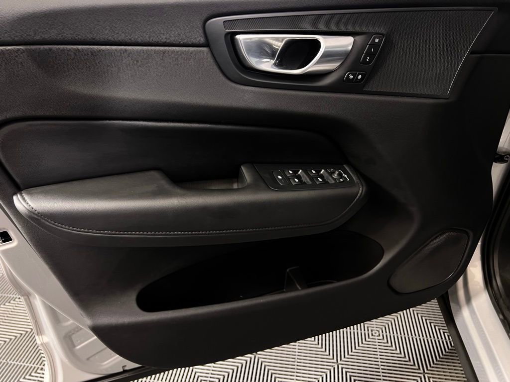 Used 2024 Volvo XC60 B5 Core image 24