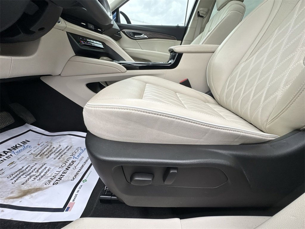 Used 2023 Buick Envision Avenir image 12