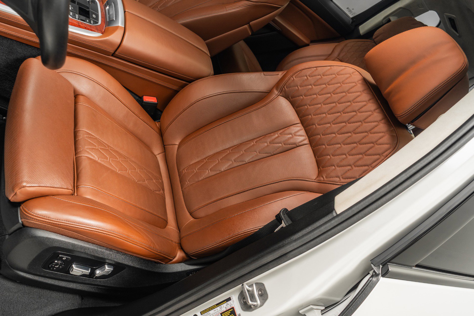 Used 2024 BMW ALPINA XB7 image 25