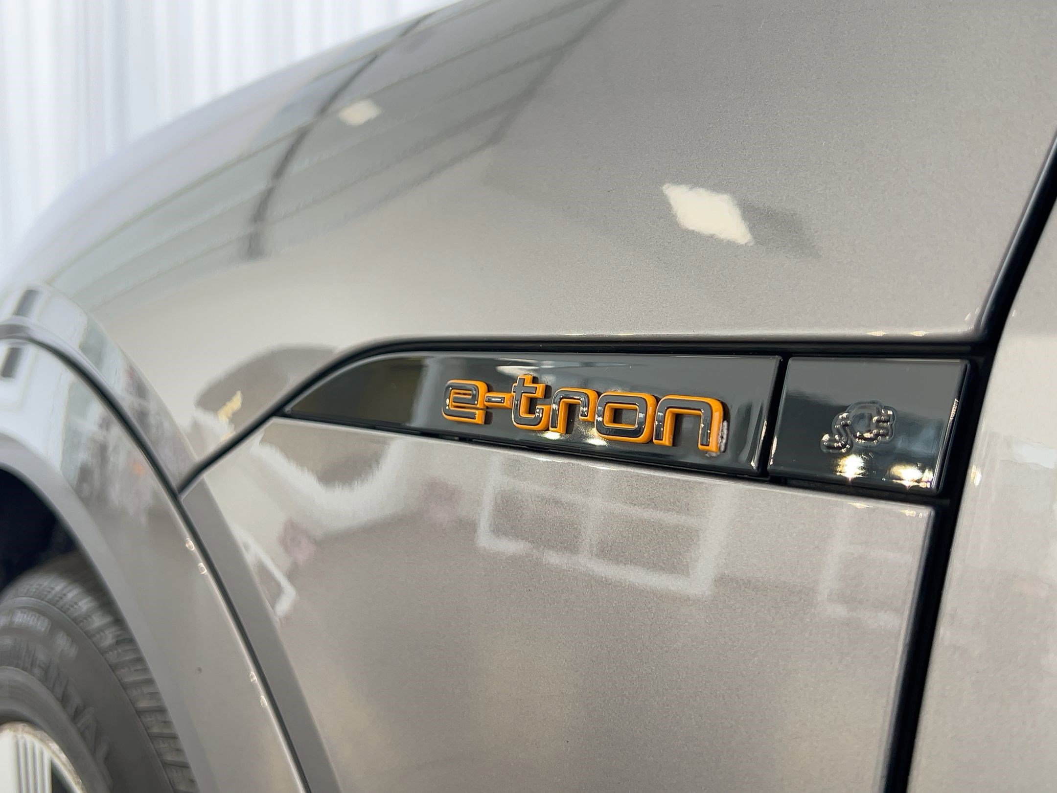 Used 2022 Audi e-tron Premium Plus w/ Premium Plus Package image 28