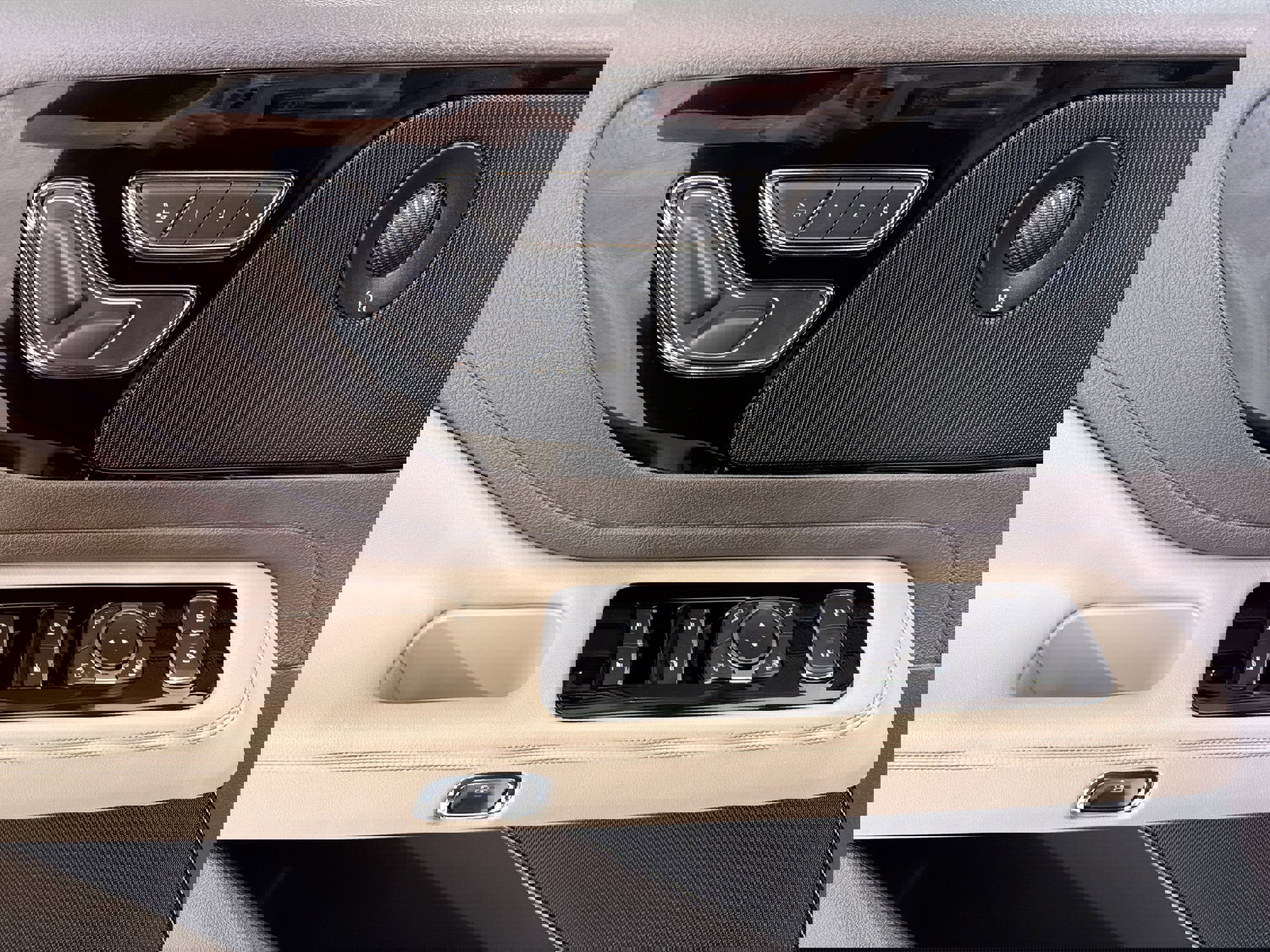 Used 2022 Lincoln Aviator Reserve w/ Equipment Group 201A image 12