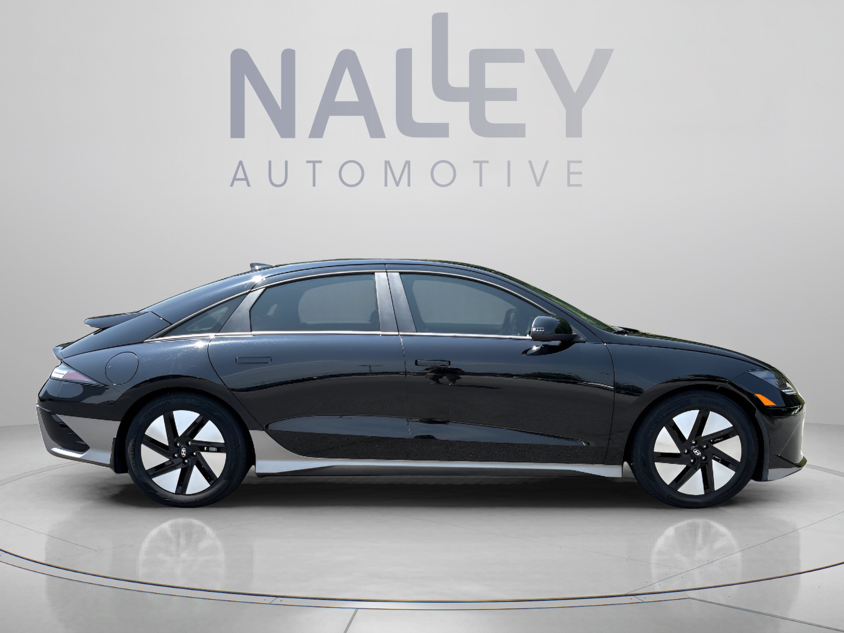 Used 2023 Hyundai Ioniq 6 SE RWD image 4