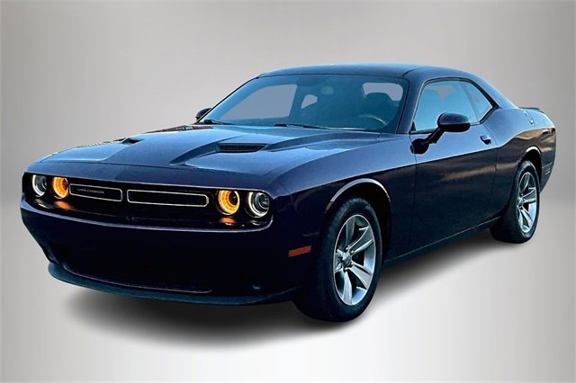 Used 2020 Dodge Challenger SXT image 2