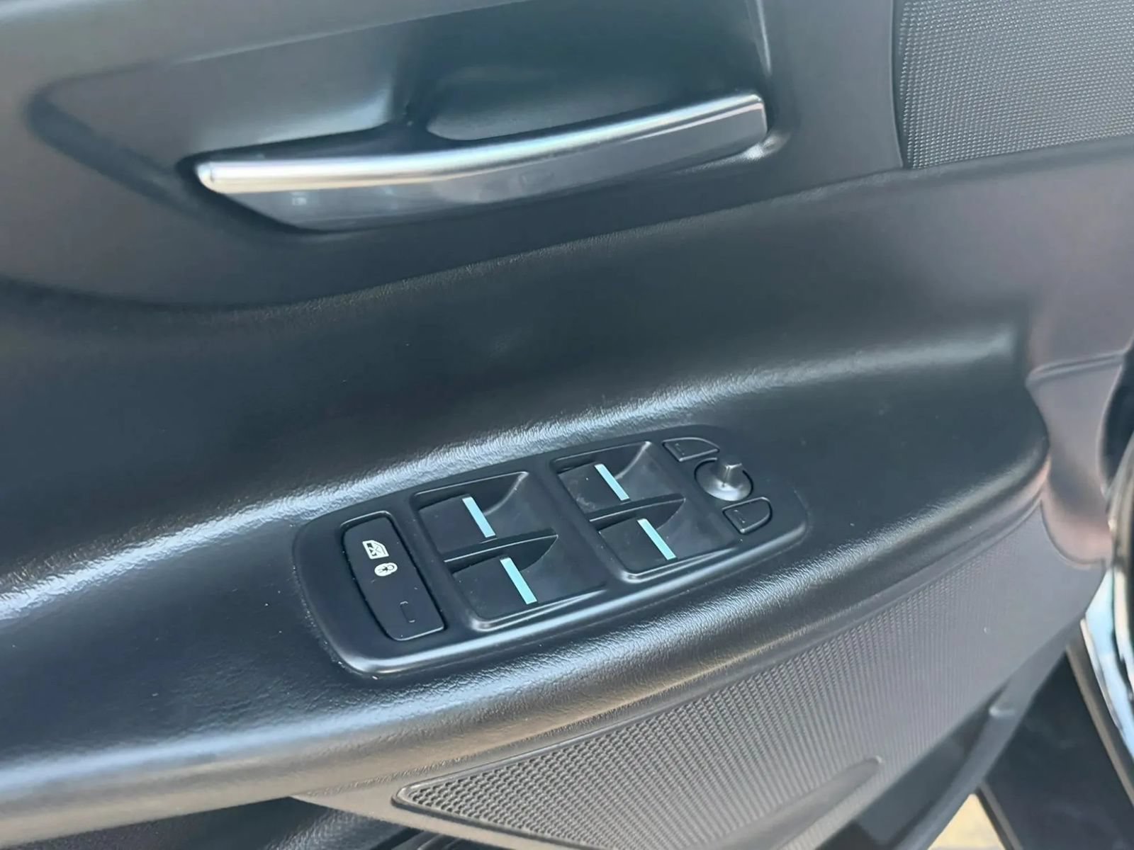 Used 2017 Jaguar XE RWD image 30