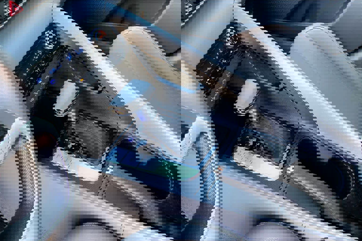 Used 2023 Hyundai Elantra SEL w/ Preferred Accessory Package FWD image 17