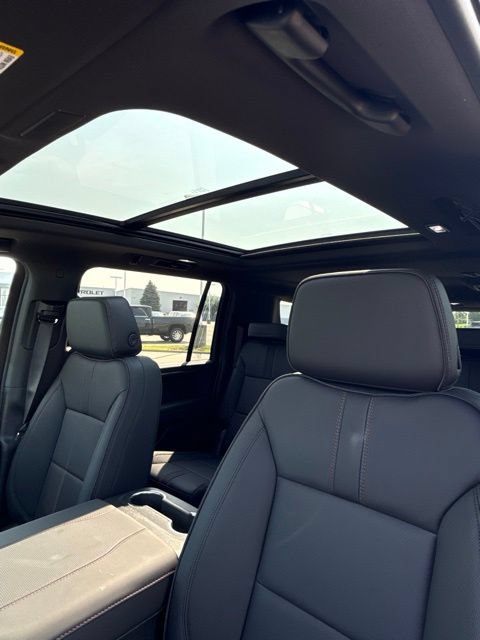 New 2026 Chevrolet Suburban RST w/ RST Capability Package AWD/4WD image 28