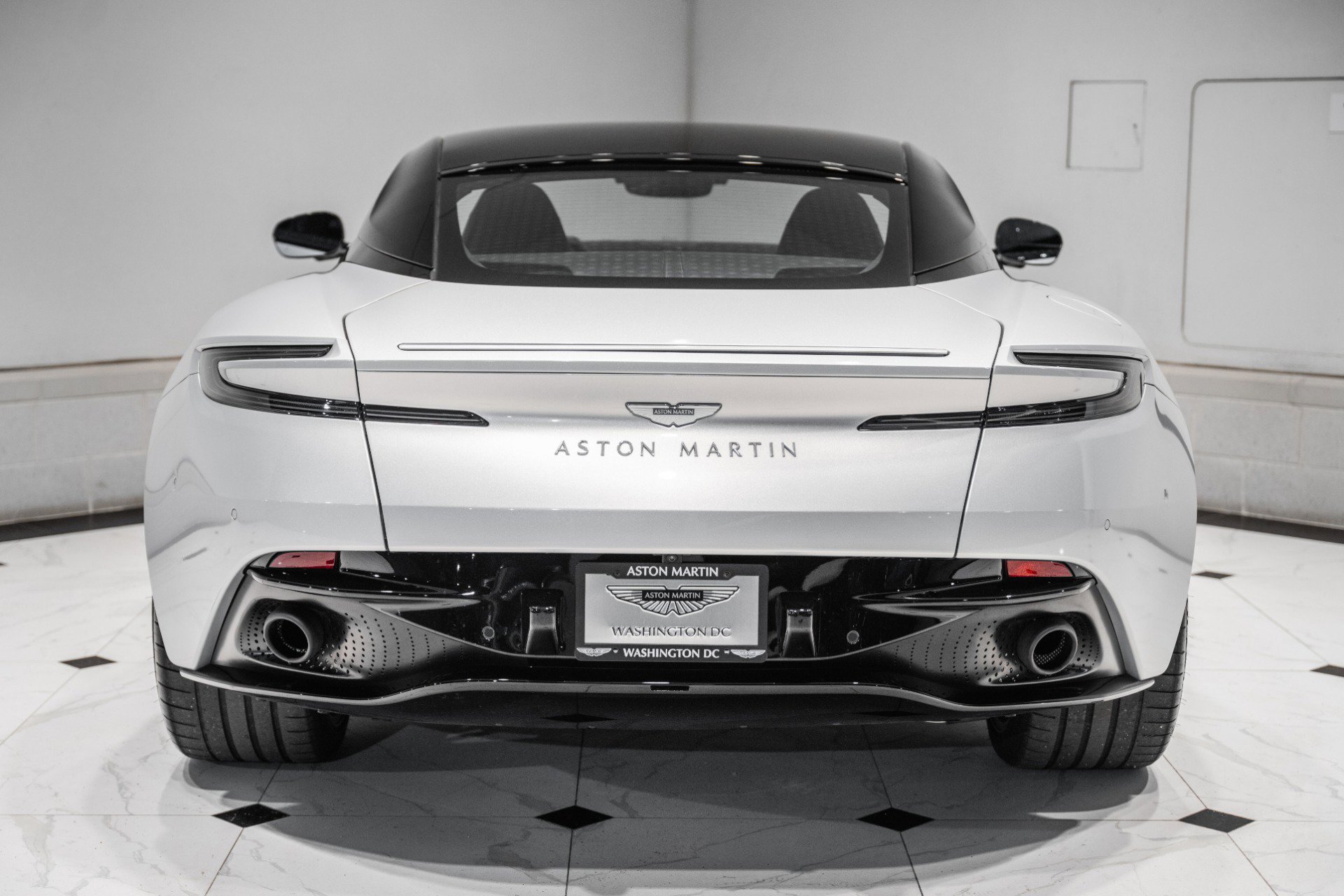 Used 2024 Aston Martin DB12 Coupe RWD image 40