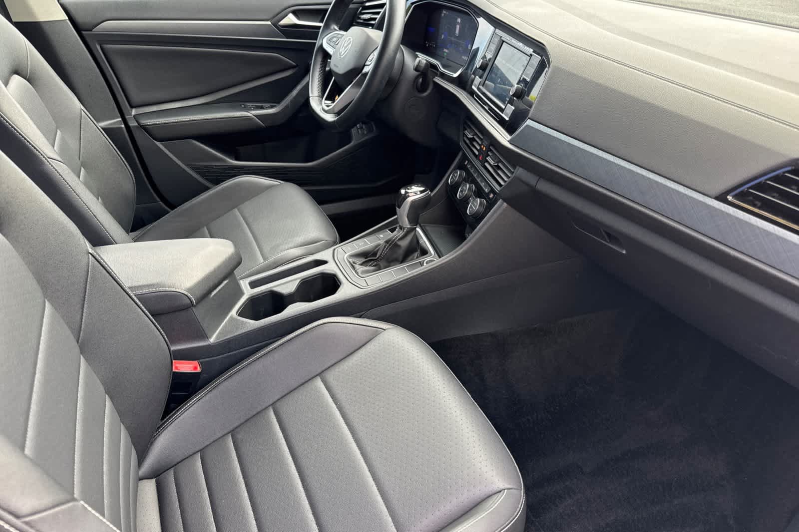 Used 2022 Volkswagen Jetta SE FWD image 16