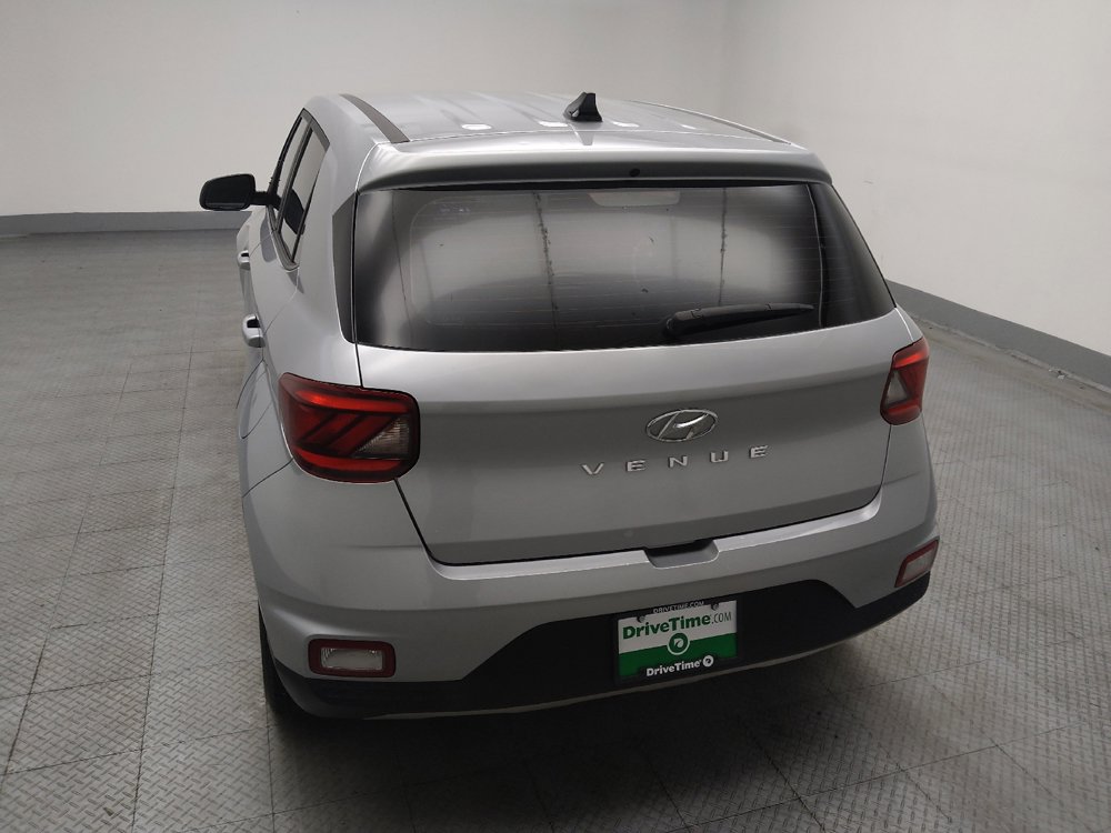 Used 2021 Hyundai Venue SE FWD image 6