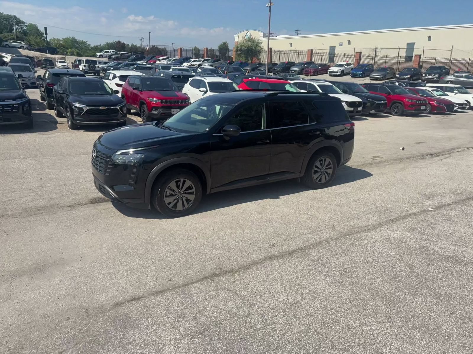 Used 2026 Nissan Pathfinder SV FWD image 6