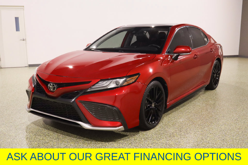 Used 2022 Toyota Camry XSE FWD image 4