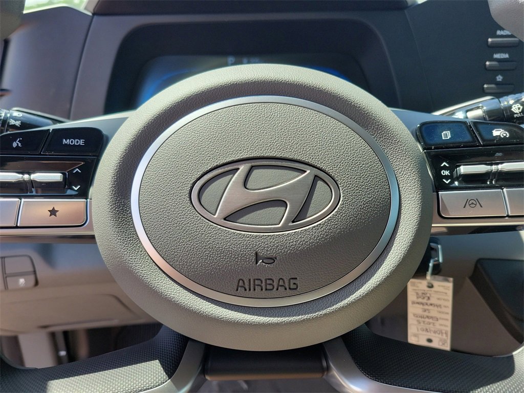 Used 2025 Hyundai Elantra SE image 14