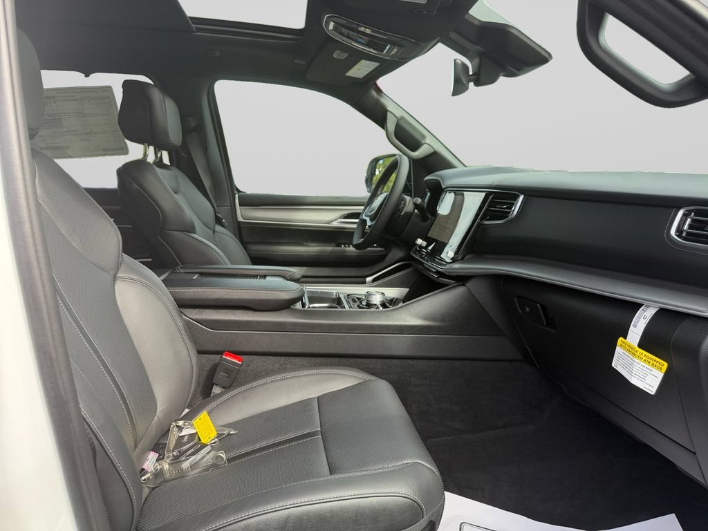 New 2026 Jeep Grand Wagoneer Limited AWD/4WD image 17