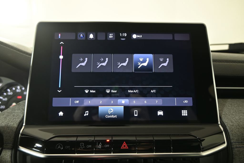 Used 2024 Jeep Compass Latitude image 27