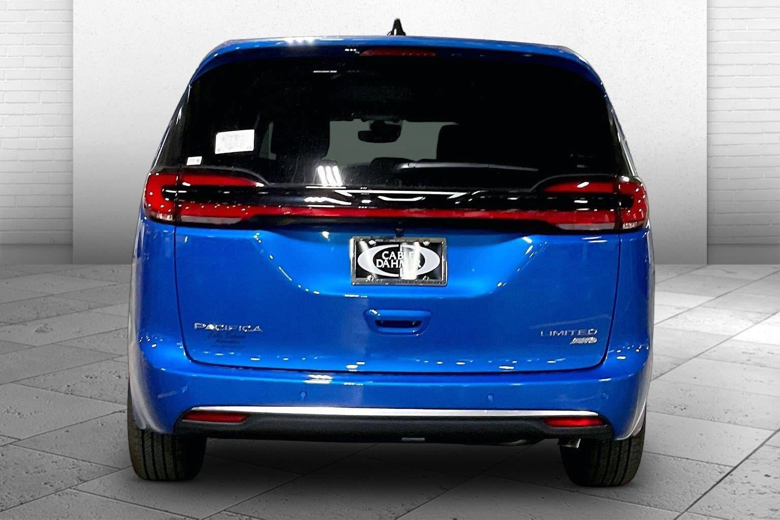 New 2027 Chrysler Pacifica Limited AWD/4WD image 4