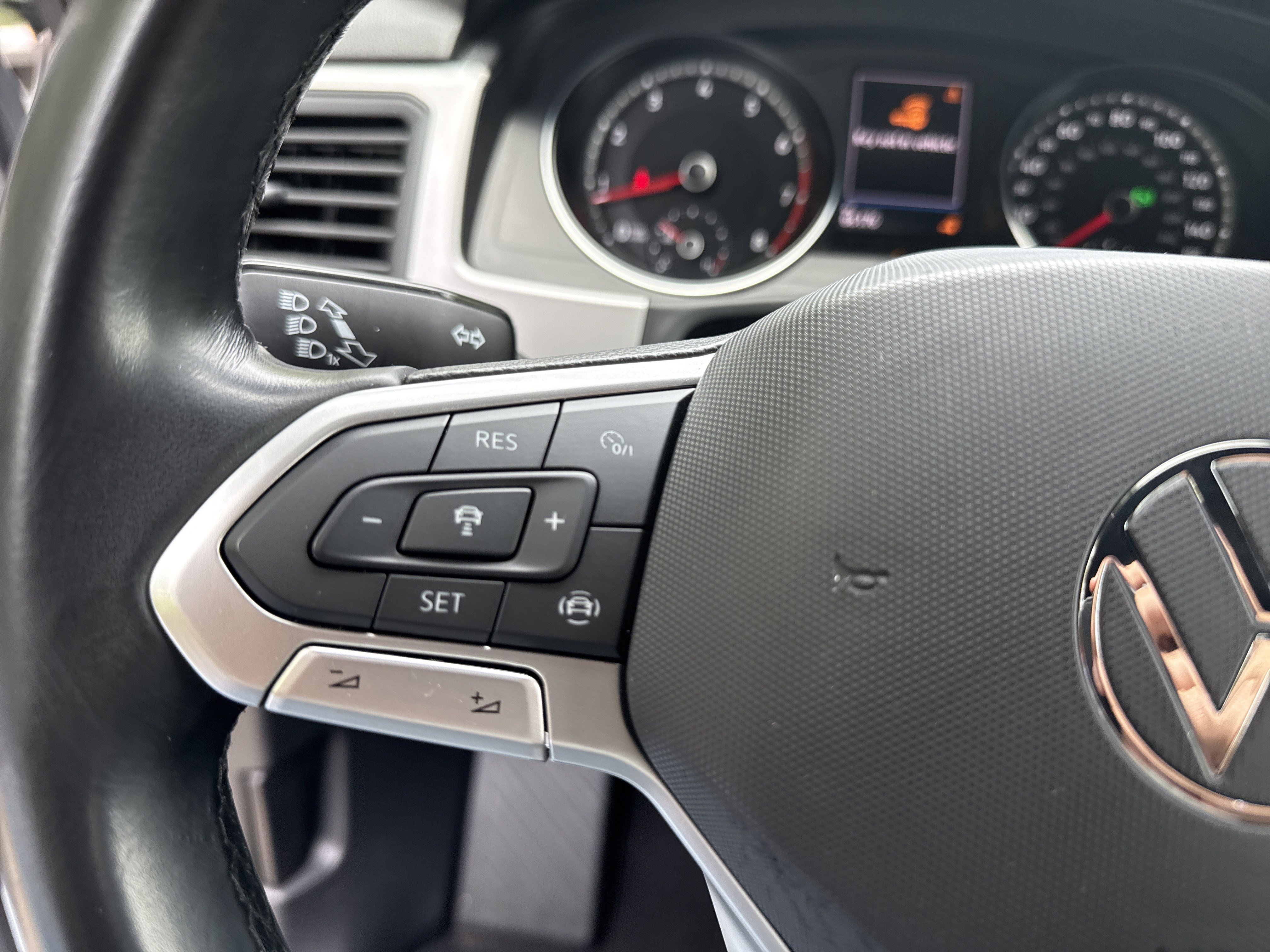 Used 2020 Volkswagen Atlas Cross Sport SE FWD image 24