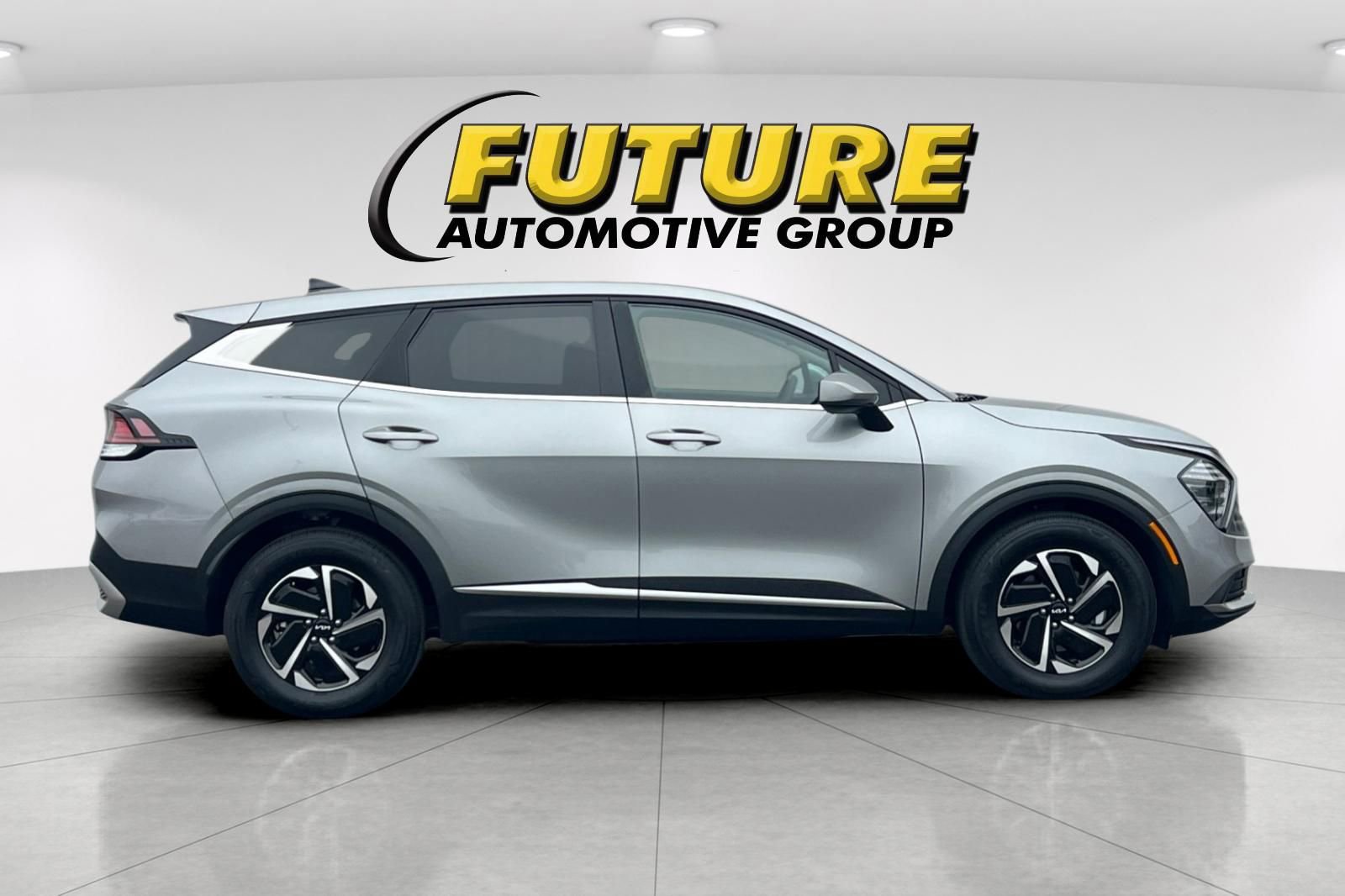 Certified 2025 Kia Sportage LX image 3