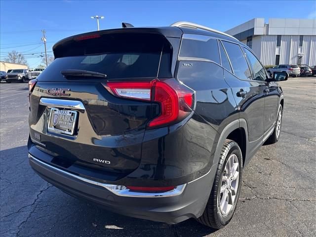 Used 2024 GMC Terrain SLT image 12