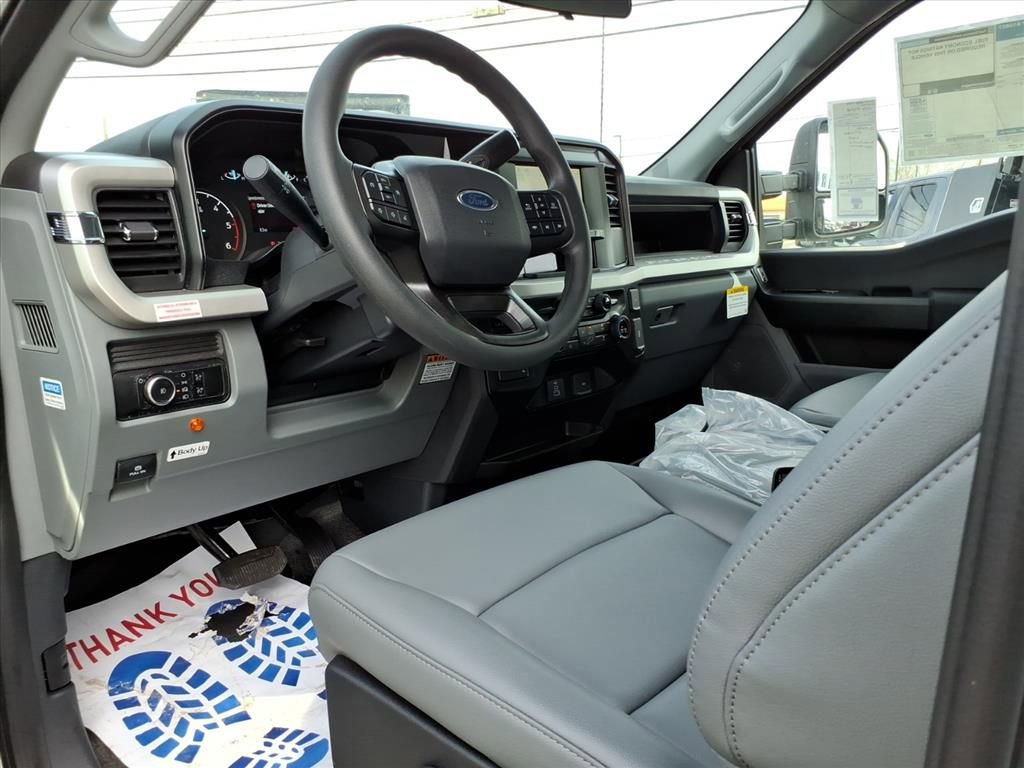 New 2025 Ford F550 4x4 Regular Cab Super Duty image 11