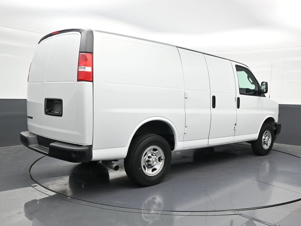 Used 2022 Chevrolet Express 2500 w/ Driver Convenience Package RWD image 5