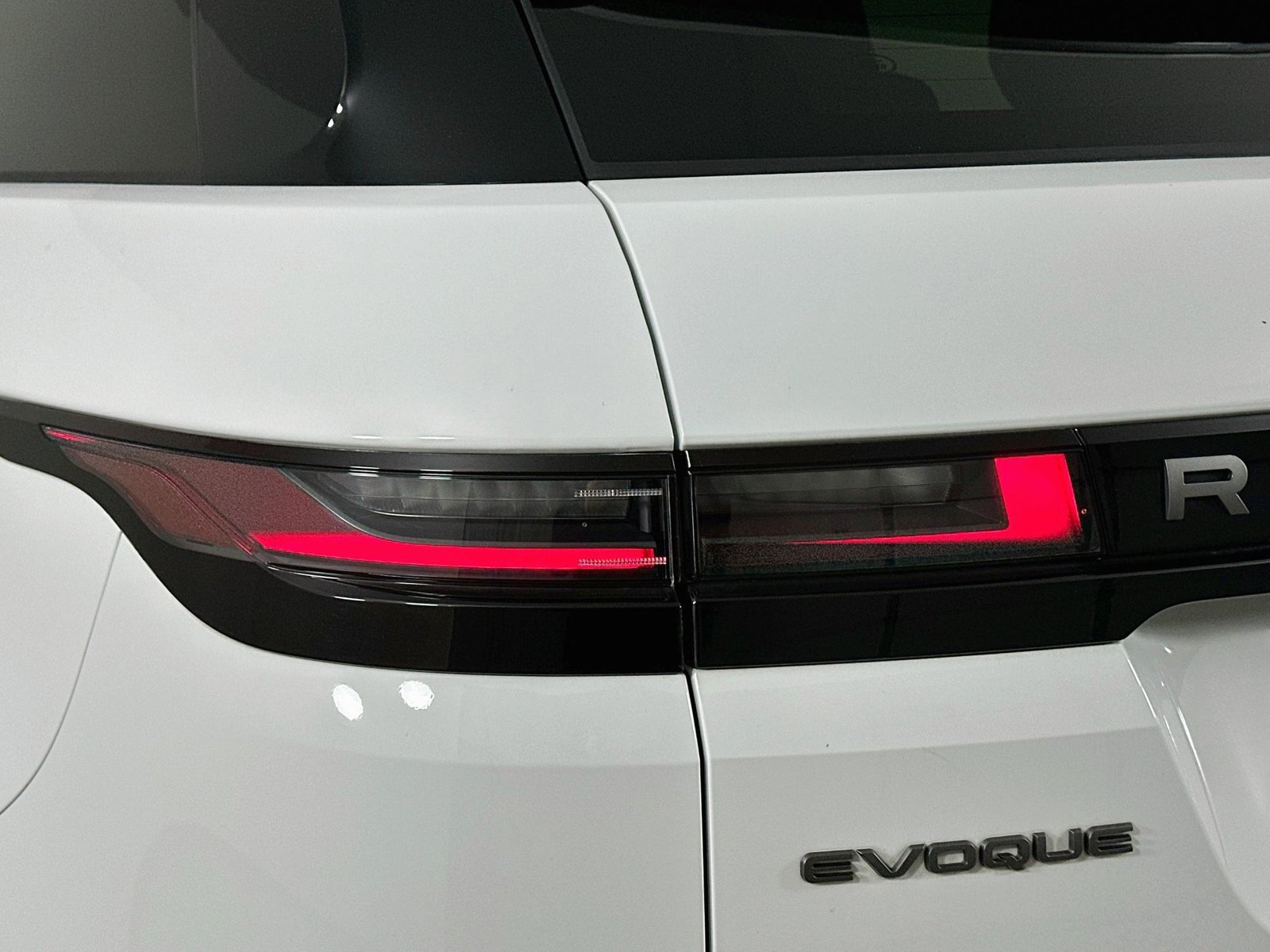 Used 2026 Land Rover Range Rover Evoque S AWD/4WD image 12