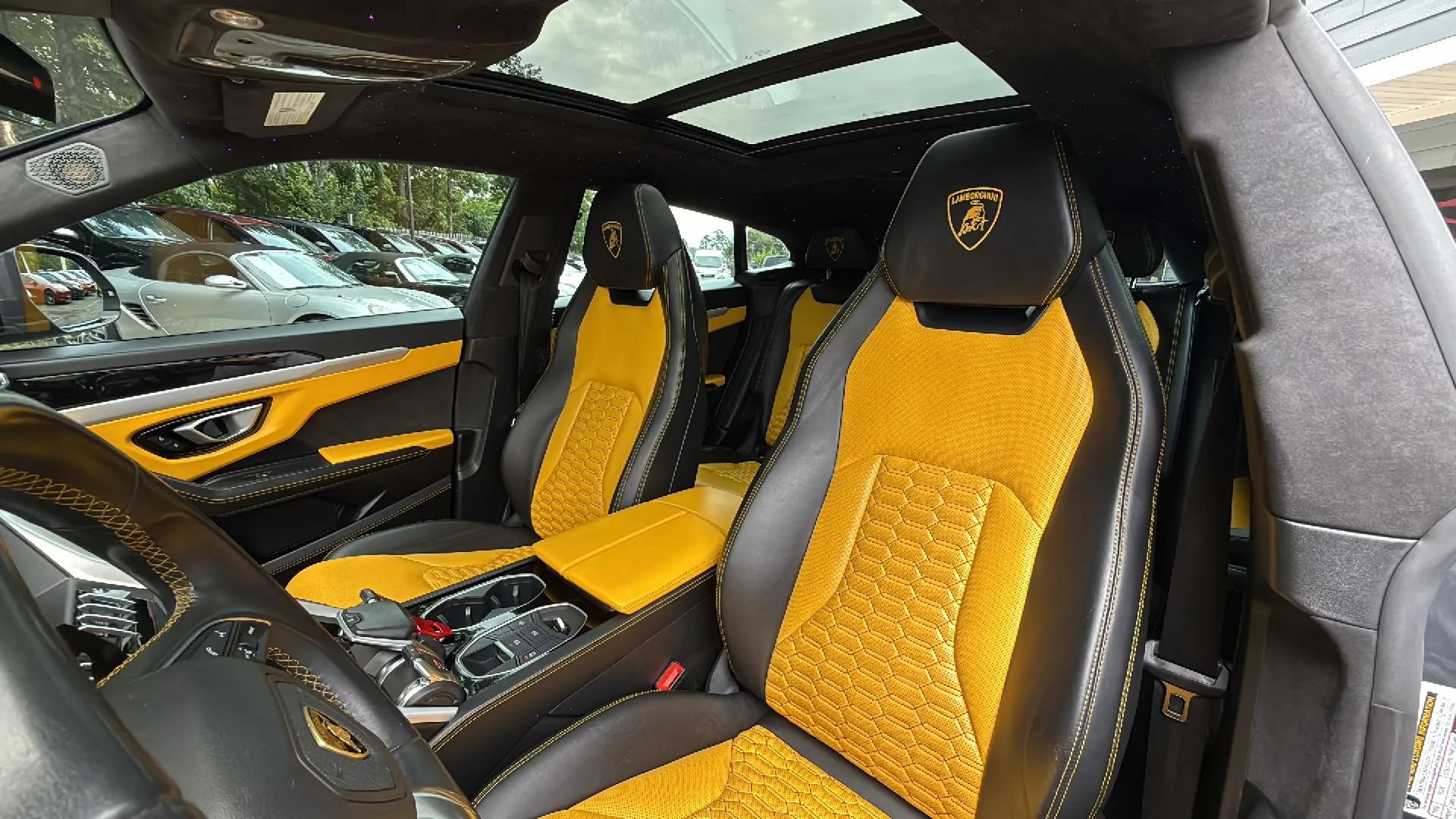 Used 2019 Lamborghini Urus AWD/4WD image 22