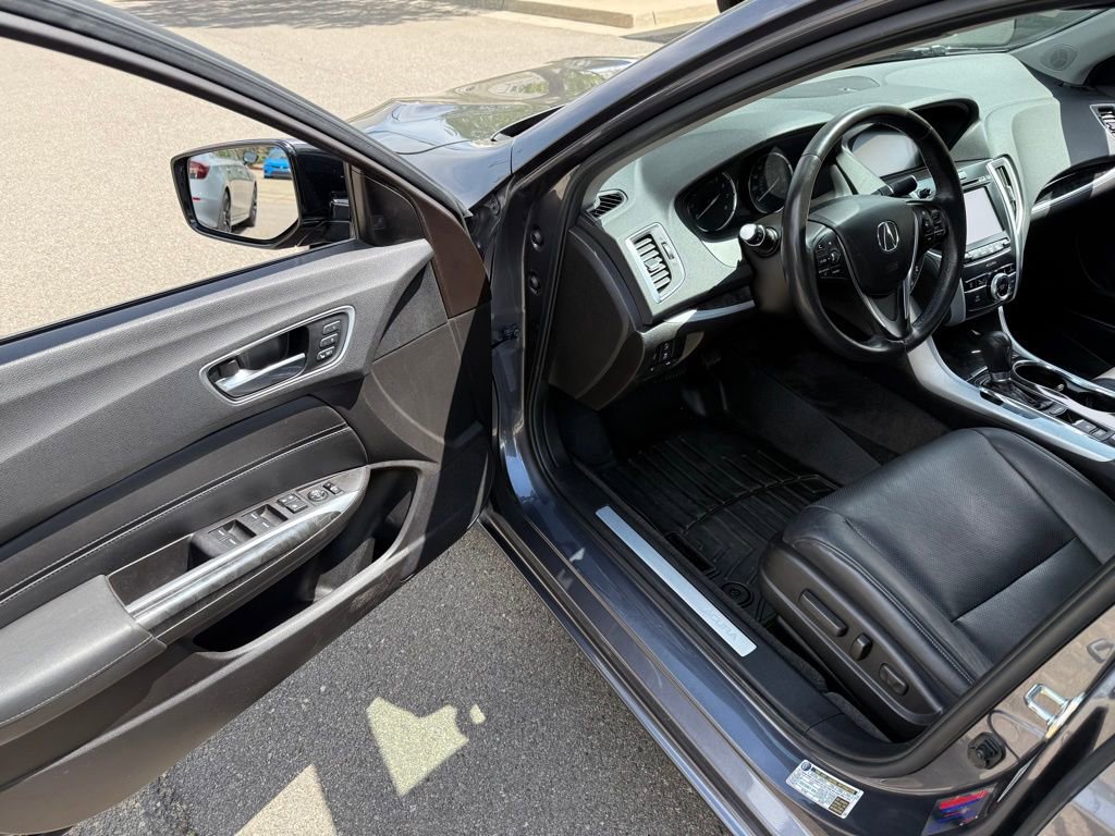 Used 2018 Acura TLX w/ Technology Package FWD image 11