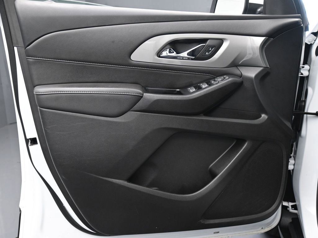 Used 2023 Chevrolet Traverse LT image 26