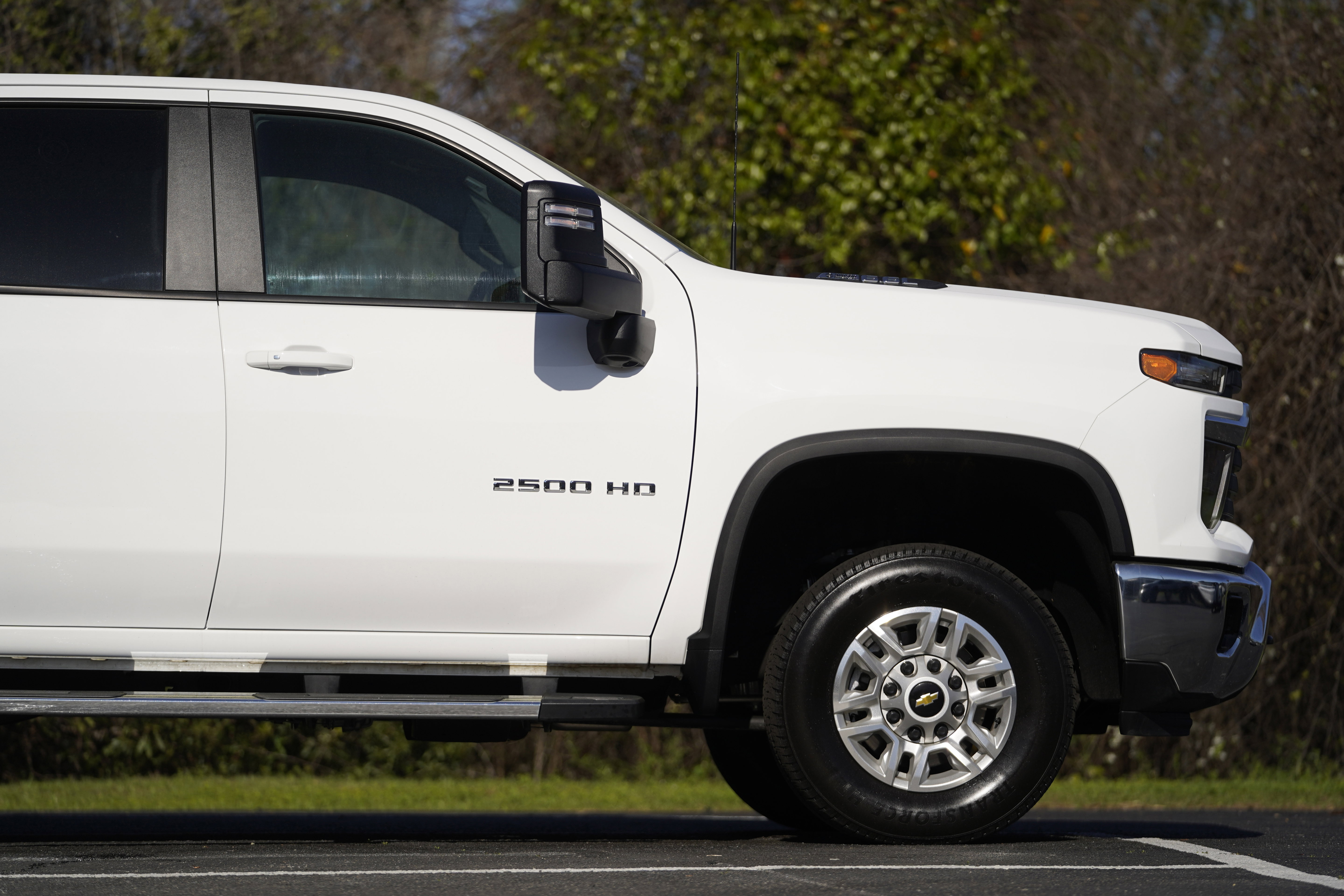 Used 2025 Chevrolet Silverado 2500 LT w/ Convenience Package AWD/4WD image 6