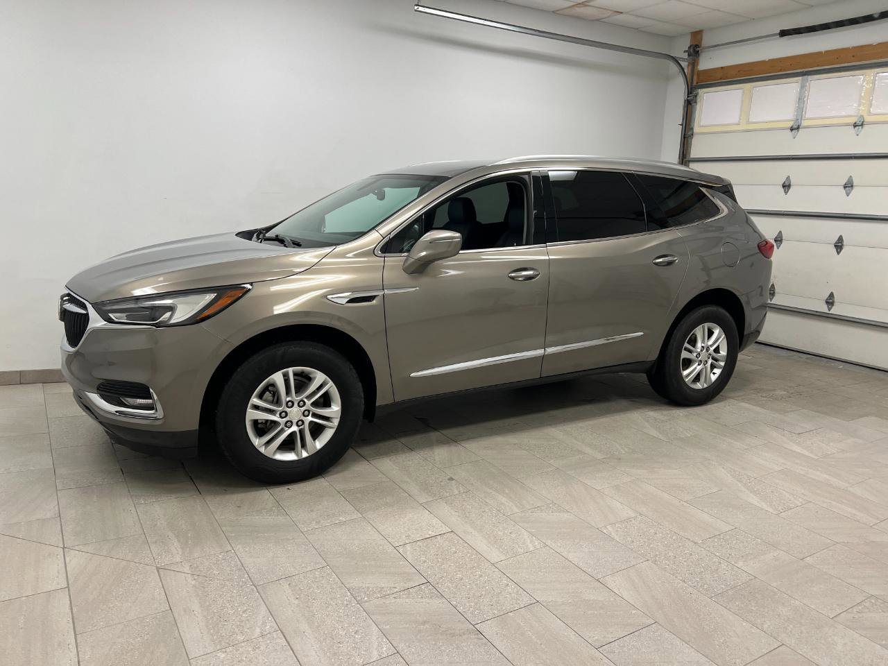 Used 2019 Buick Enclave Essence FWD image 2