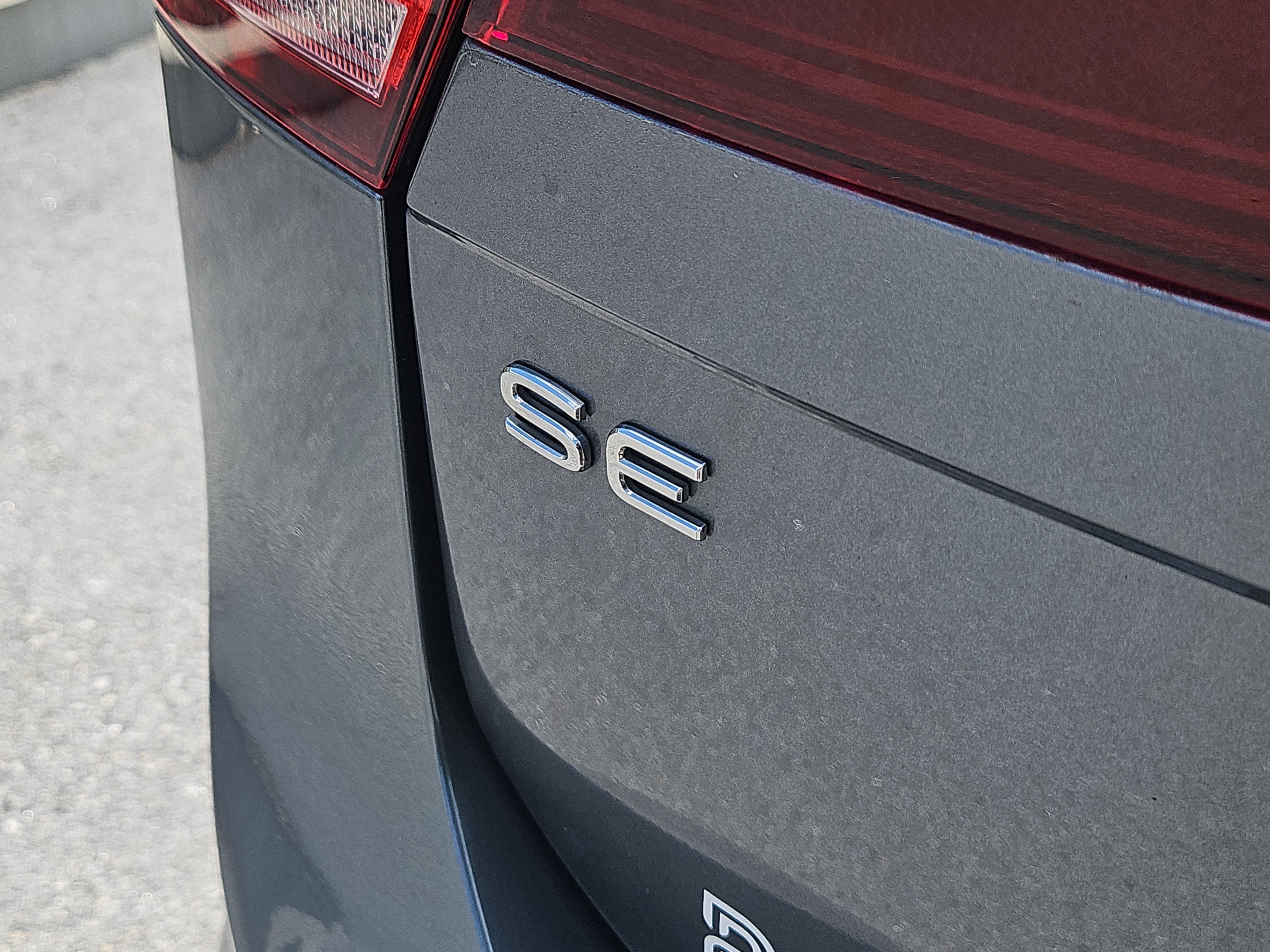 Certified 2024 Volkswagen Tiguan SE R-Line AWD/4WD image 6