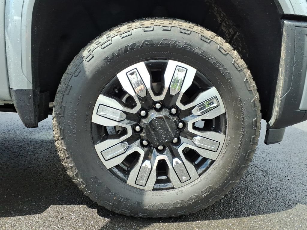 Used 2025 GMC Sierra 2500 Denali w/ Denali Reserve Package AWD/4WD image 17