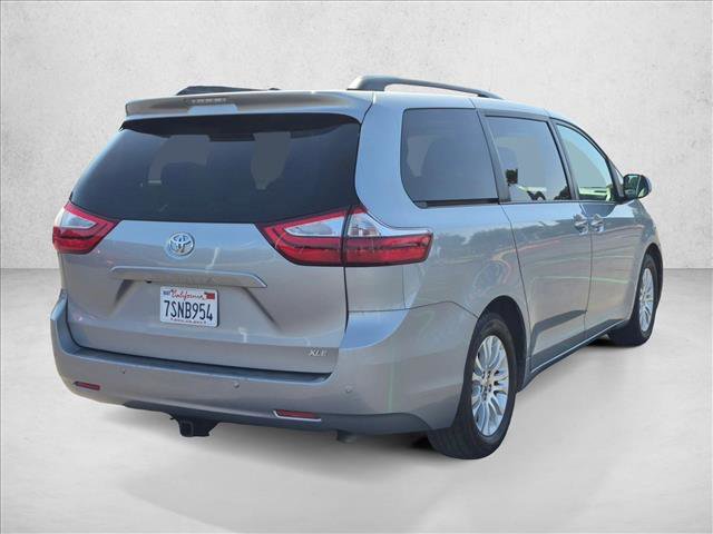 Used 2016 Toyota Sienna XLE Premium FWD image 5