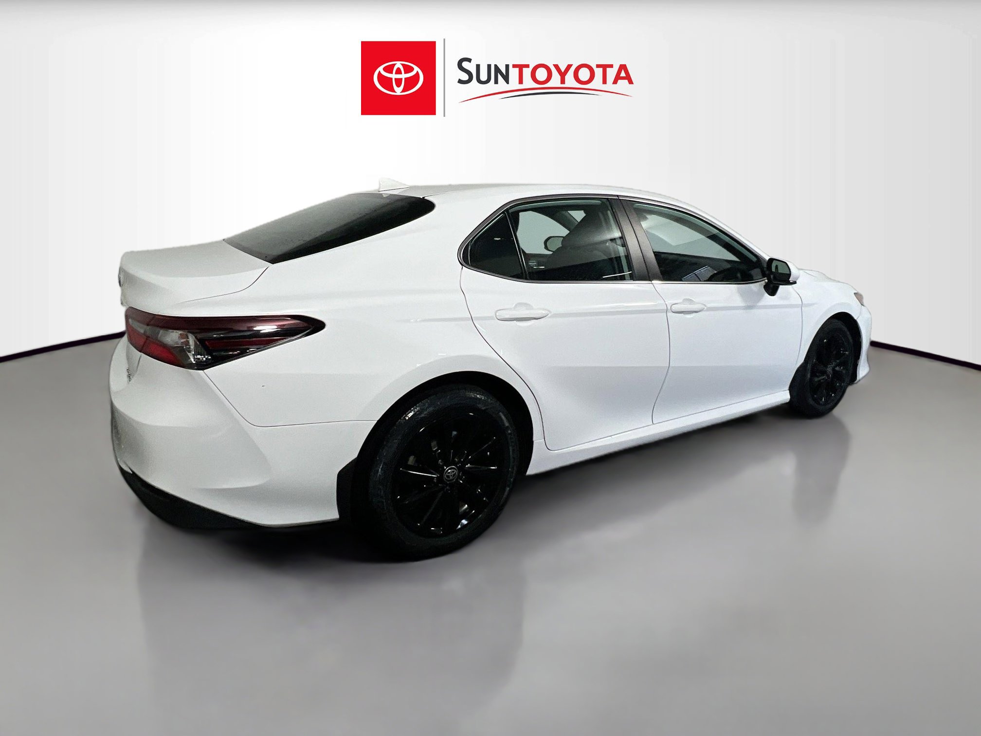 Used 2021 Toyota Camry LE AWD/4WD image 4