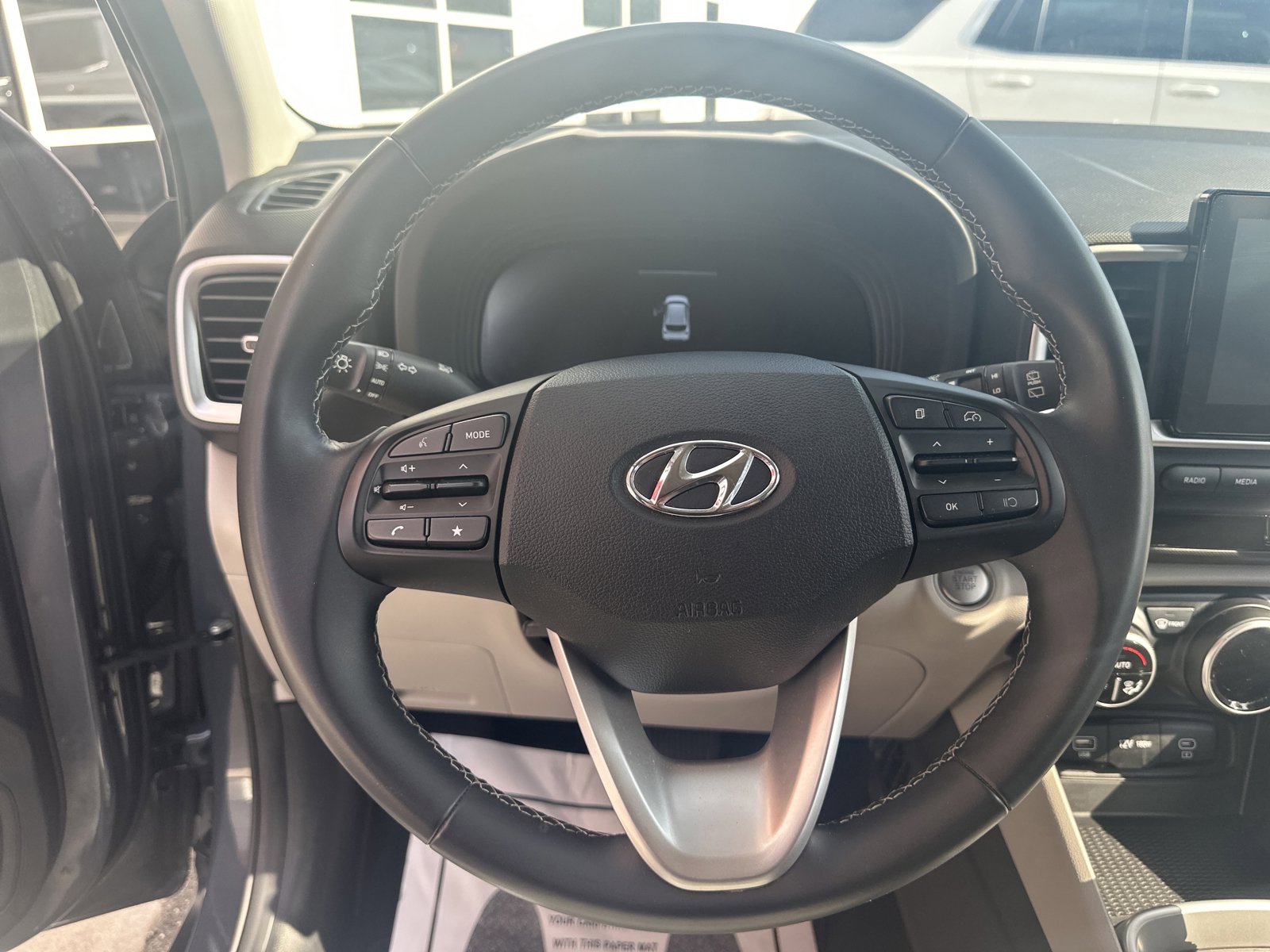 Used 2025 Hyundai Venue SEL FWD image 10