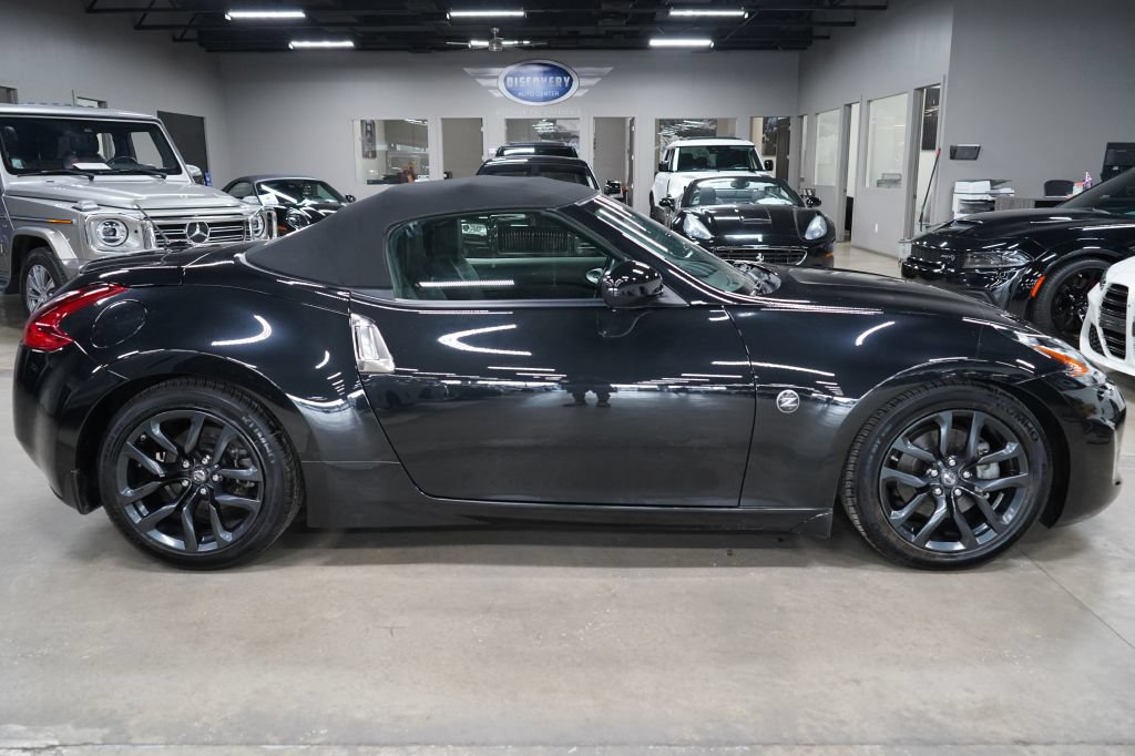 Used 2019 Nissan 370Z Touring RWD image 6