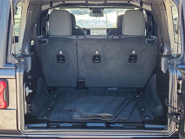 Used 2025 Jeep Wrangler Unlimited Rubicon image 29